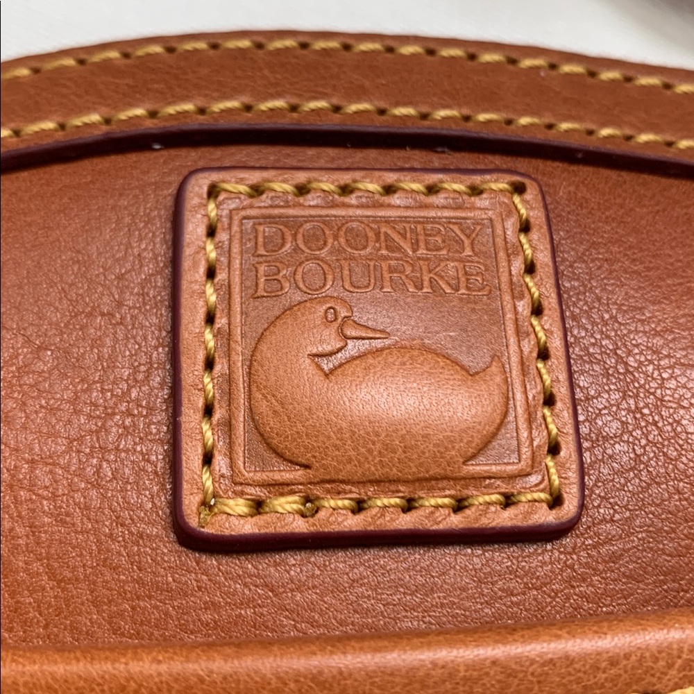 NWT - Dooney & Bourke Florentine Leather Domed Crossbody Bag in Natural - Picture 3 of 4